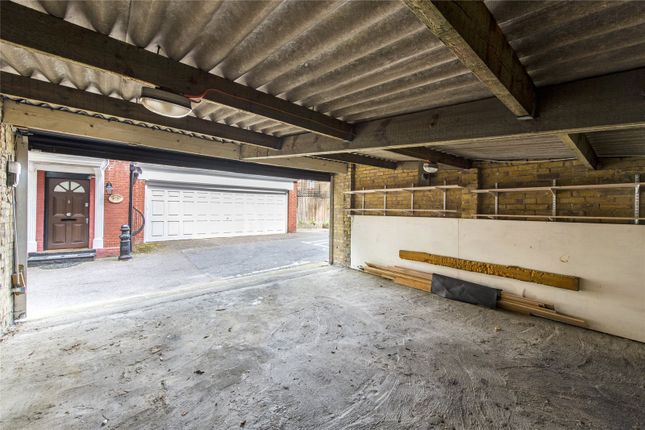 Garage, Oakwood Lane, London photo 4
