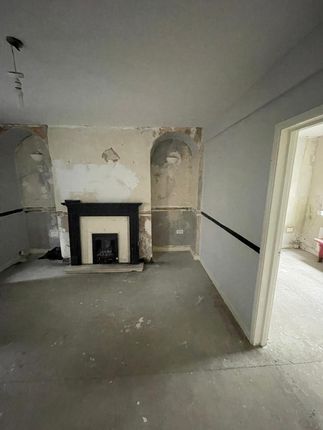 3 Bedroom Mid Terrace Property