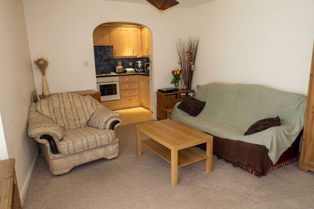 Flat 12, Cricket Court, London photo 3