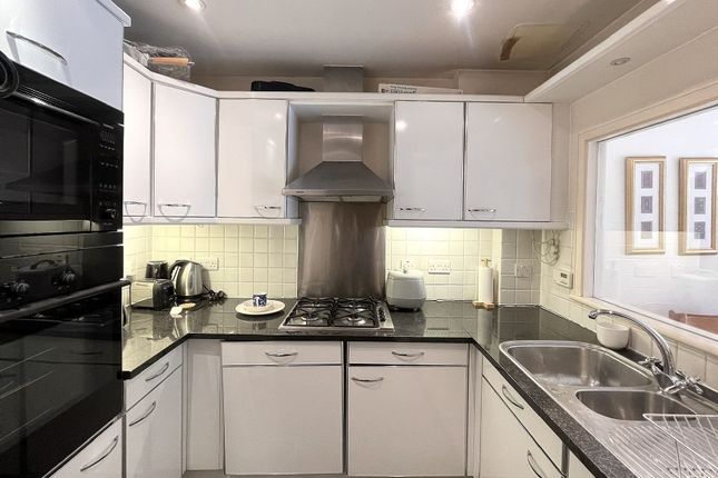 Flat to rent in West One House, 47 Wells Street, London