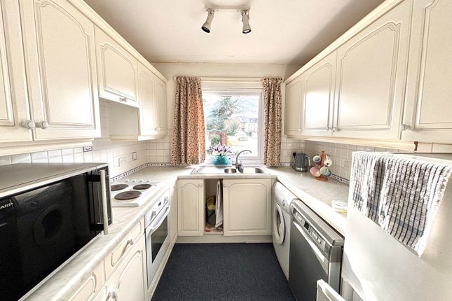 Flat 43, Fairhaven Court, Fairhaven, Egham photo 4