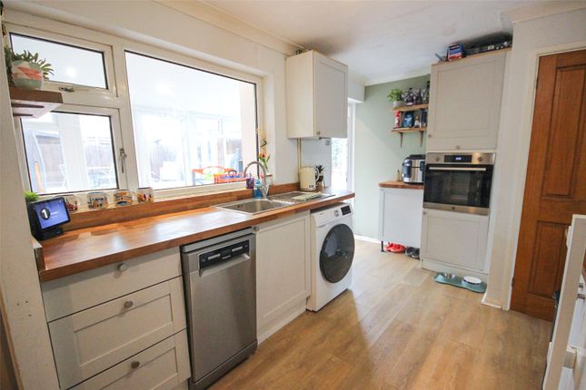 43, Knights Avenue, Bedford photo 3