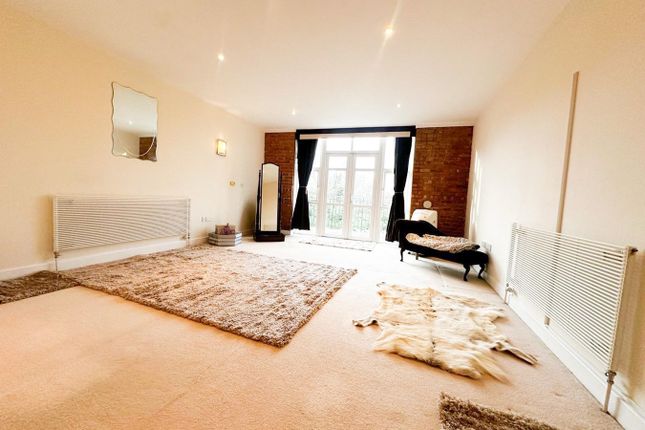 Town house for sale in Moseley Gate, Birmingham