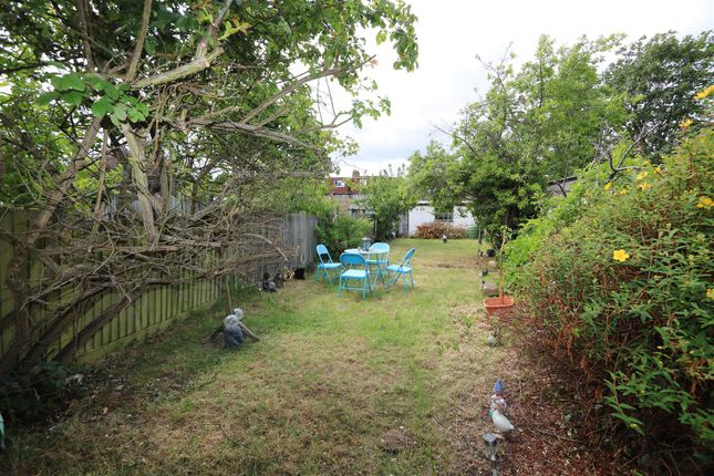 Thumbnail Property to rent in Hillcross Avenue, Morden, Surrey