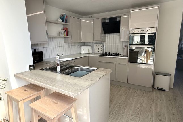 19, Gwaun Afan, Port Talbot photo 3