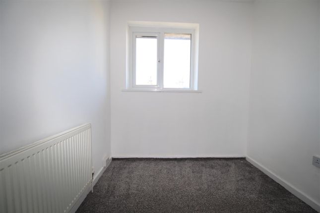 Terraced house to rent in Parkway, West Bowling, Bradford