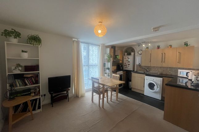 Flat 2, Plymouth photo 2