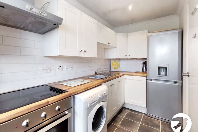 Flat to rent in Chalkstone Close, Welling