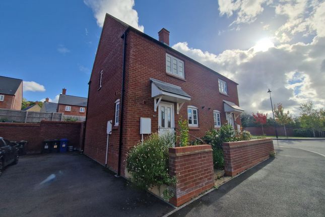 2-bed house on Northampton, £1,300/mo