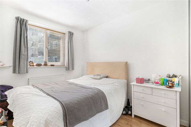 189, Hayward Gardens, London photo 4