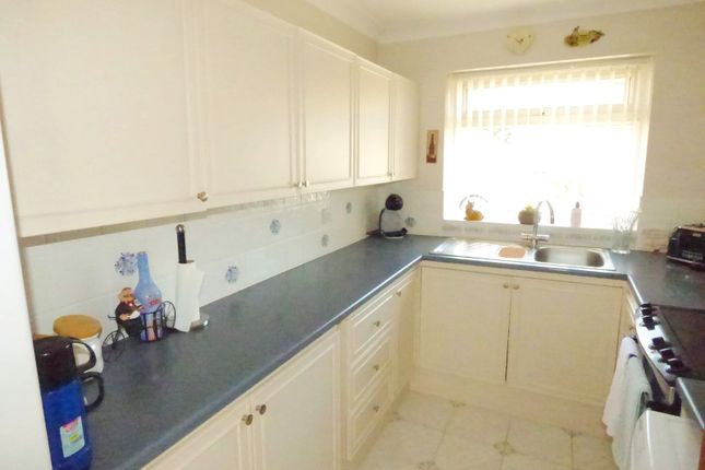 8, Hare Farm Avenue, Leeds photo 5