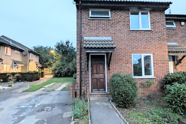 End terrace house to rent in Redhouse Close, High Wycombe