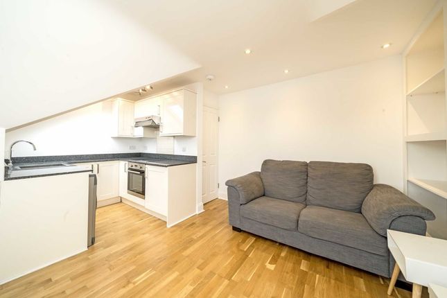 Flat to rent in Haven Lane, London