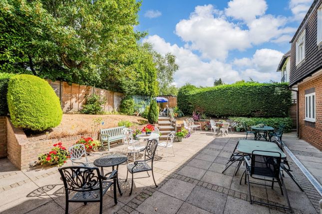 22, Beatrice Lodge, Oxted photo 3