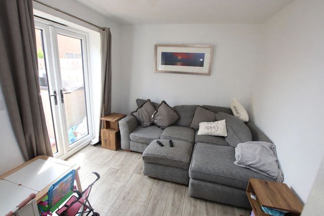38, Thornbury Drive, Grimsby photo 2