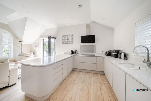 Flat 3 Storr Rock House, 2a Rotherslade Road, Swansea photo 3