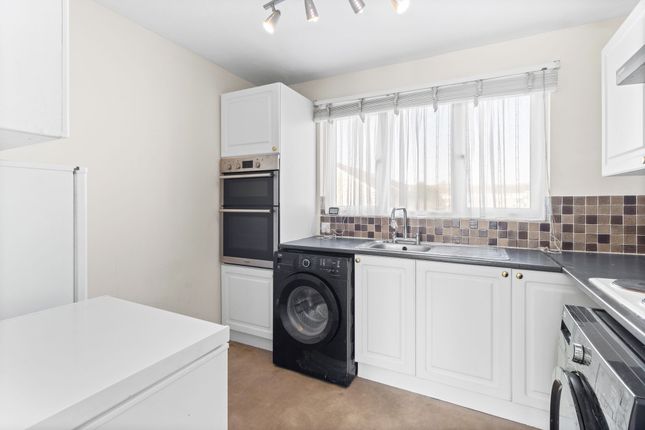 73 Wordsworth Drive, Eastbourne photo 2