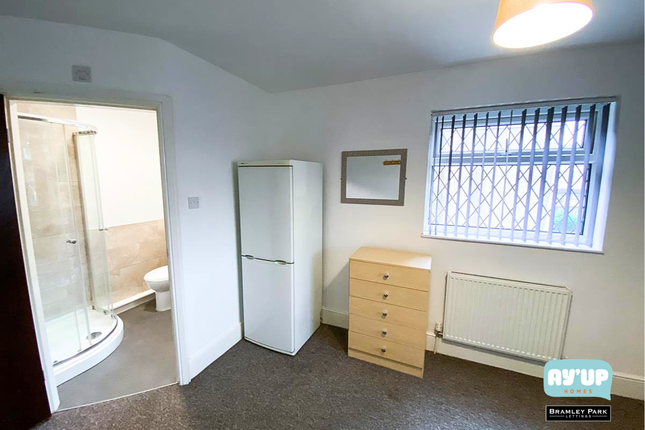 Room 3, 116 Milton Walk, Doncaster photo 4
