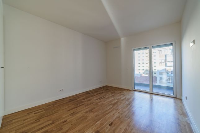 Apartment for sale in Avenida 5 De Outubro 355, 1600-036 Lisboa, Portugal