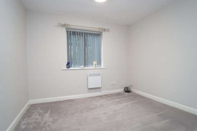 Flat to rent in Kerry Court, Horsforth, Leeds