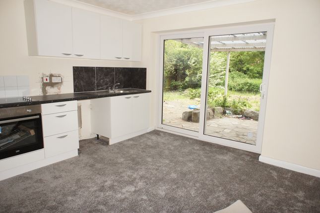 Thumbnail Flat to rent in Wraysbury Road, Staines