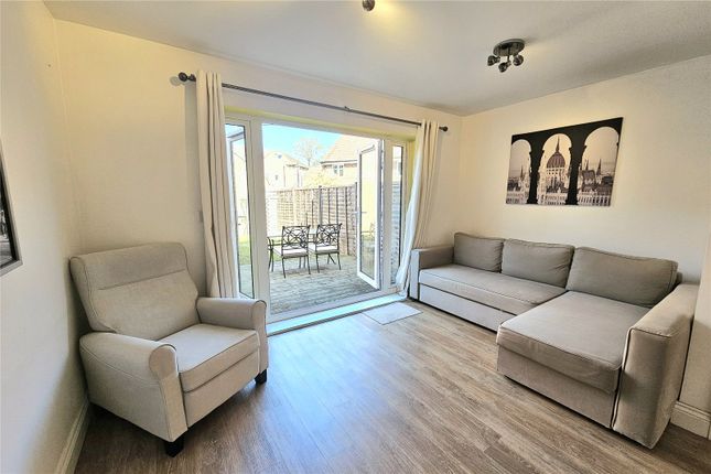35, Gomer Road, Surrey photo 2