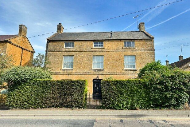Thumbnail Flat to rent in Oxford Street, Moreton-In-Marsh