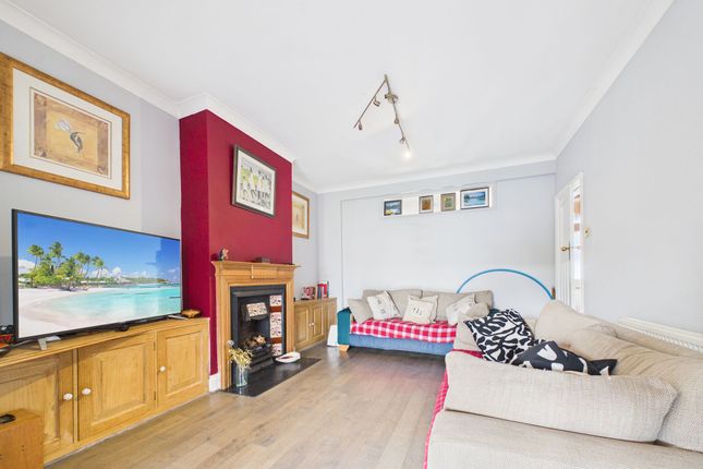 6 Wendover Way, Reading photo 2