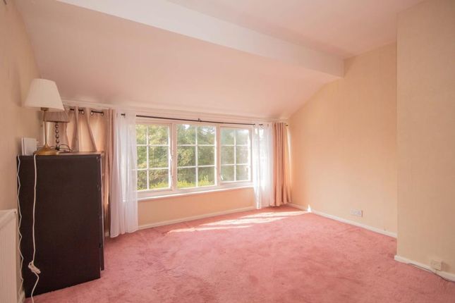 Flat 3 Canterton, Royston Grove, Hatch End photo 2