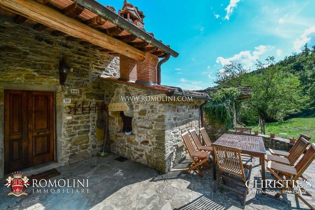 Farmhouse for sale in Caprese Michelangelo, Tuscany, Italy