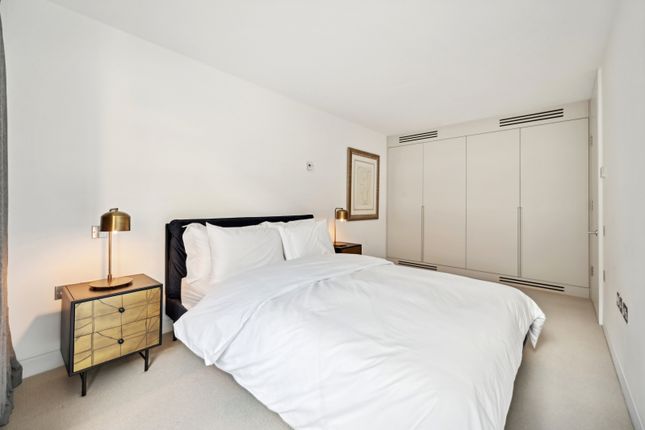 Flat for sale in Albert Embankment, Lambeth