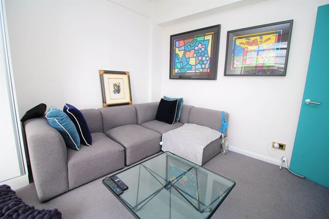 Studio for sale in Balham High Road, London SW17