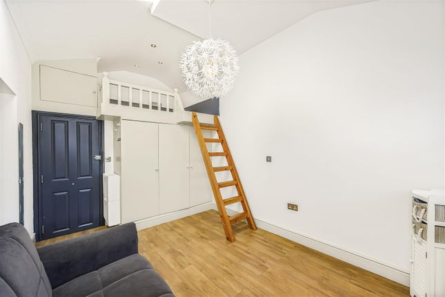Flat 2, 367, Chingford Road, London photo 4