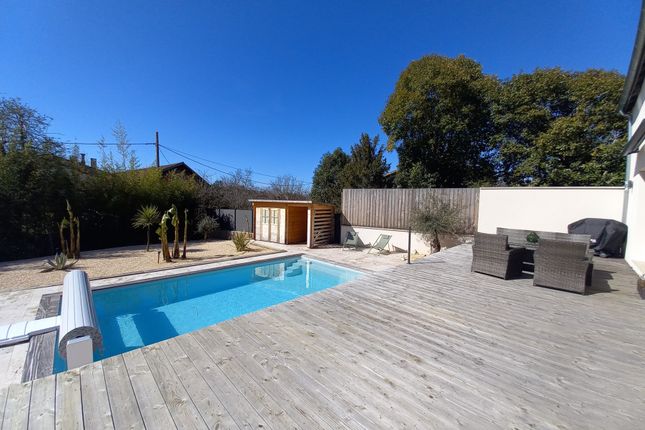 Villa for sale in Villereal, Aquitaine, 47210, France