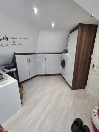 7 Hill Road, Wembley photo 4