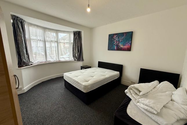 Haslemere Avenue, Hounslow photo 3