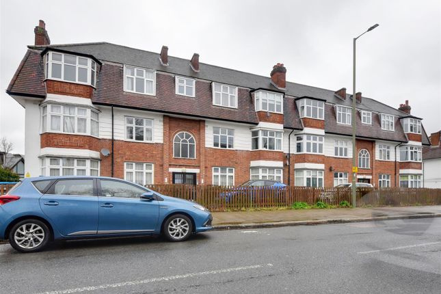 Thumbnail Flat for sale in Sherwood Hall, East Finchley