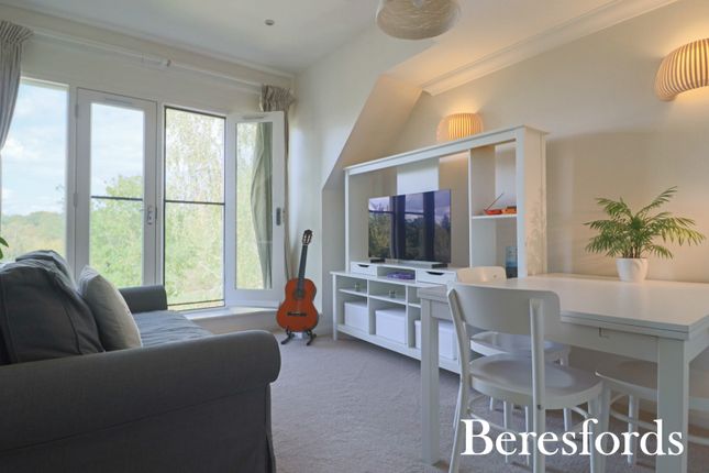 27, Cornsland Close, Upminster photo 4