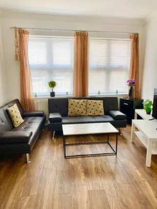 Flat 1, 16 - 17 , THE TRIANGLE, Bournemouth photo 3