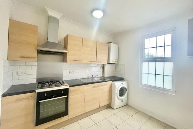 Duplex to rent in Grove Green Road, London