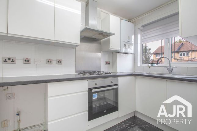 40 Haldane Road, London photo 2