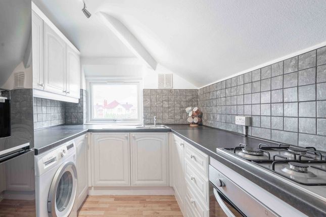 Flat 2, 30 Wynnstay Road, Colwyn Bay photo 3