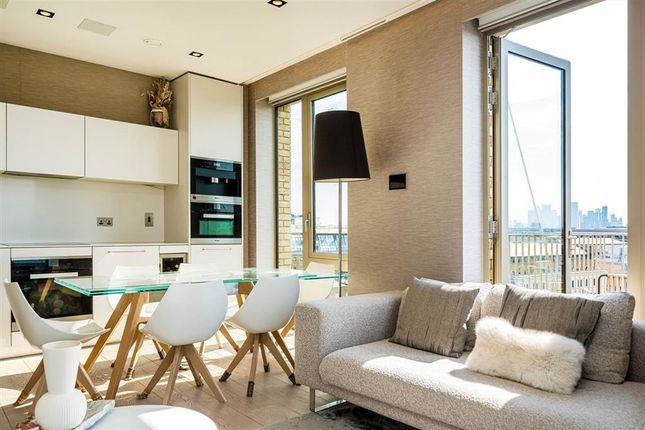 43 Chatsworth House, Duchess Walk, London photo 4