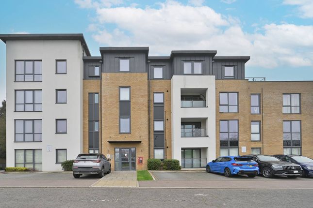 2-bed flat on Dome Mews, Watford, £290,000