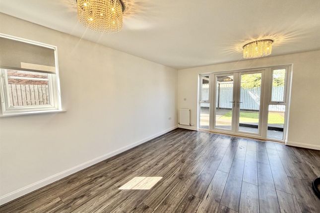 47, Petfield Drive, Hull photo 2