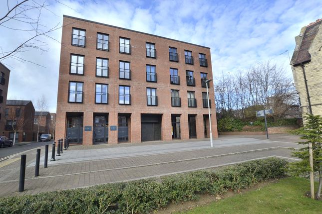Flat for sale in Friars Orchard, Gloucester, Gloucestershire