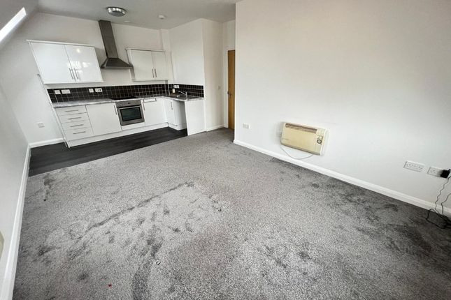 Thumbnail Flat to rent in Station Road, Codsall, Wolverhampton