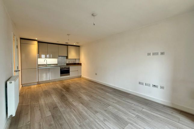 8, Elizabeth Court, Bathurst Walk, Richings Park photo 3