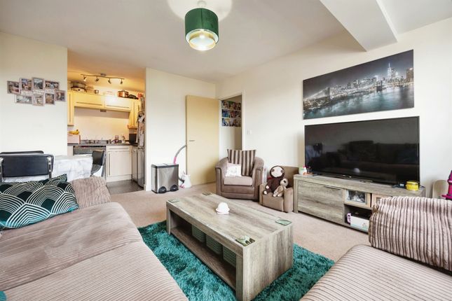 74, Violet Way, Ashford photo 3