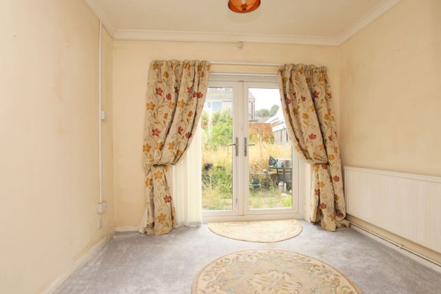 30, Oakfield Crescent, Ton-Teg photo 3
